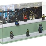 Boîte de jeu présentoir film LEGO NINJAGO, amusez-vous avec et montrez vos créations LEGO NINJAGO, 6 x socles LEGO et 2 x décors inclus, transparent / vert