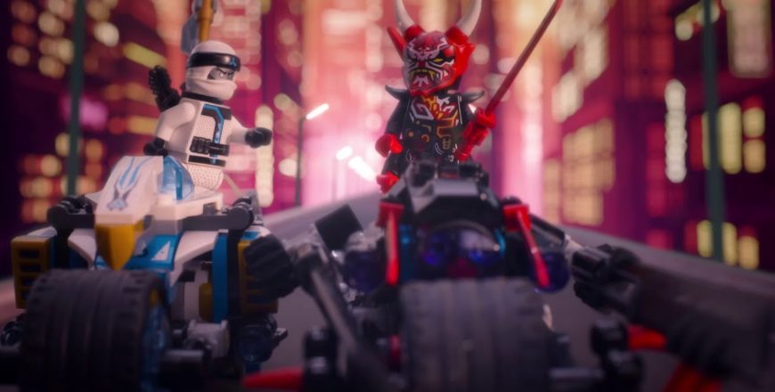 Deviens plus fort avec la course de rues en motos – LEGO NINJAGO