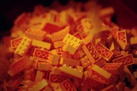 Making of sur la fabrication des briques LEGO